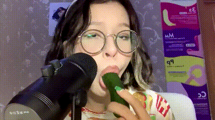 [Leezy Bunny] Cucumber Suck.mp4_20230602_020445.gif