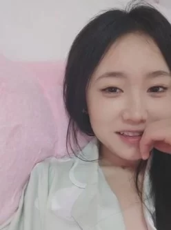 [转载搬运] 甜美女神-顶点-半糖-清纯校园妹子,家中直播 [完整版] [6V+3.2G][百度盘]