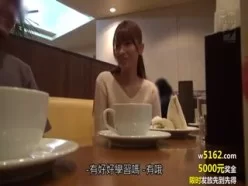 [中文字幕]脱衣后展现大乳晕！-某有名大学生小春(21岁)文学痴女AV出演[02:00:09]