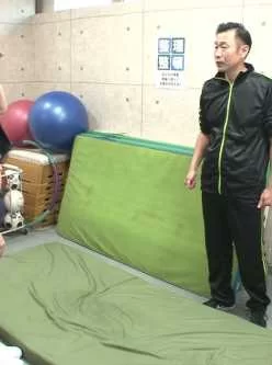 体育器材室 老师 学生（dddd）【无字幕】【2.3g】【百度网盘】