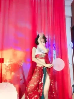 [转载搬运] 古风装扮专业舞女！一字马裸舞诱惑，换装从下往上视角... [1V+715MB][百度盘]