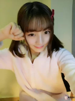 <b style='color: red;'>[已失效] </b>超萌露脸萝莉系美女，纯正无毛粉木耳【34p+6V120MB】