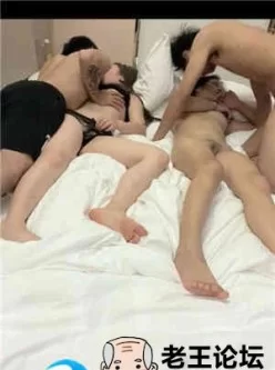 [国产剧情]酒店多人运动两男两女一起搞，年轻嫩妹子发育很好奶子又白又大又嫩[00:24:01]