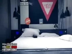 漂亮少妇服务好，先给用奶子按摩，口活也舒服，享受。[00:24:29]