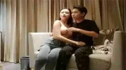 文哥酒店高价约了位高冷范极品性感美女,奶大臀翘,身材好,沙发上玩逼口交,床上刚开操被美女发现,翻车了国语![00:37:35]
