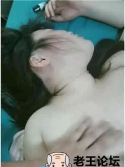 [国产剧情]银行加班一天回家的老婆，累瘫在床只想睡觉[00:59:57]