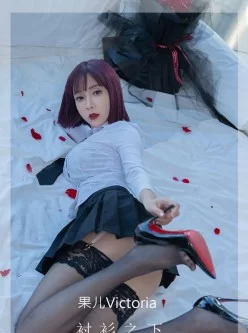 [转载搬运] [爱尤物]2022 NO.2320 果儿Victoria 衬衫之下 [35P+33.3MB]