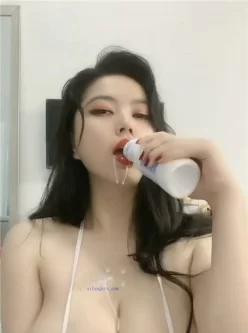 [转载搬运] 『胶囊小姐姐』一对一魅惑私拍流出 淫乱玩穴 爆乳呻吟 [1V+788M][附件下载]