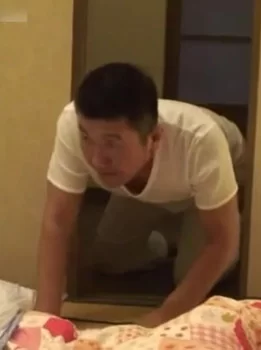 猥琐大叔轻入三姐妹房间轮流操了一遍 完整版【1v593m】【种子】