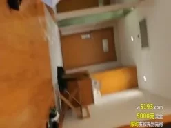 [国产剧情]样子清纯的学院嫩模酒店制服大尺度私拍摄影师看着她的逼问她是不是很久没干过[00:46:56]