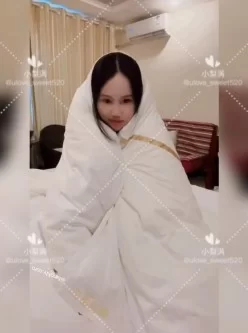 [转载搬运] 露脸才是王道！推特23岁深圳母狗[小梨涡]私拍 [21v+1.4G][百度盘]