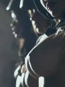 补档 一大波的美女来袭，裸女军团从天而降.真性福[1V50MB]...