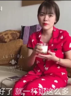 **柬埔寨美女教你用母乳制作奶茶【MP4/40M/百度云】