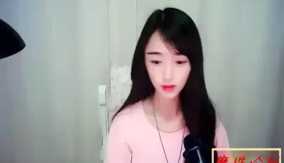 超美！长相清纯美女主播穿性感情趣连体网衣椅子上道具**逼逼**[1v 275MB  【度盘】