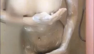 宣宝宝吖首次大尺度洗澡直播床上掰逼特写[ 1v/135m]百度云