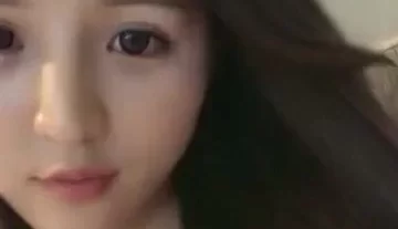 自信高颜值小美女（有露脸）直播啪啪啪，声音嗲叫，对白精彩【1V 576MB】【百度盘】