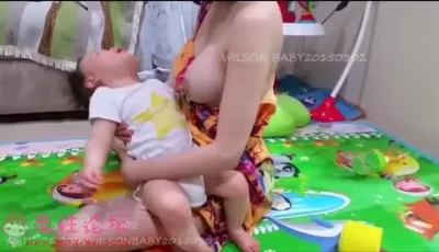 年轻少fu母乳喂奶，宝宝吃的好高兴【4v74mb】【百度云】