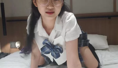 <b style='color: red;'>[已失效] </b>[自行打包] 露脸3P抖M眼镜母狗 02年学生妹！调教长春骚逼高潮口爆内射出轨足交 [34v5p+1.7g][百度盘]