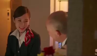 AI换脸，空姐杨幂偷情光头领导，情景再现。