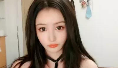 顶级颜值网红女神道具大屌插穴 掏出炮友大屌舔硬[1v 1G 夸...