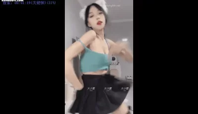 抖音丨02uiii 直播骚舞剪辑