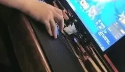 [转载搬运] 高颜值极品JK美少女户外金莲网吧勾引正在玩捕鱼小哥哥 [1v+1171M][磁力链接]