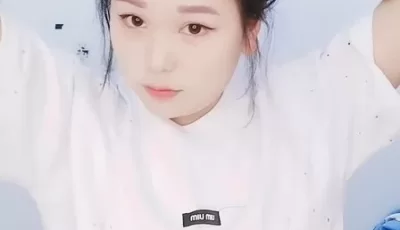 [转载搬运] 白胖嫩妹妹！一線天肥逼！被大屌激情爆草，深喉猛插小嘴，翹起肥臀怼人抽插 [1v+699M][磁力链接]