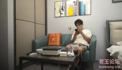 [转载搬运] 日久深情约性感外围御姐，换上睡衣开档黑丝，翘肥臀69交，埋头舔骚逼 [1v+317M][磁力链接]