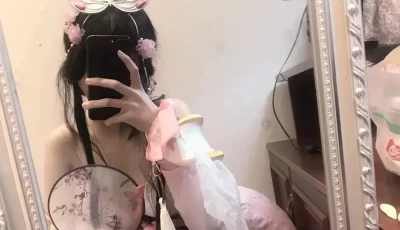 [转载搬运] Twitter萝莉『小瑶萝莉酱』长得越乖玩的越嗨 勾人小妖精被... [42V  390P+147M][bt种子]