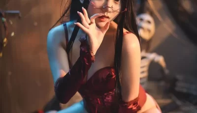 [转载搬运] 是一只熊仔 Vol.023 红色corset [42P-189MB][百度网盘] [42P+189M][百度盘]