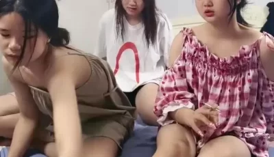 [转载搬运] 三个嫩妹妹4P大战名场面，排队翘起屁股吃吊9.27-2 [1v+1.7G][百度盘]