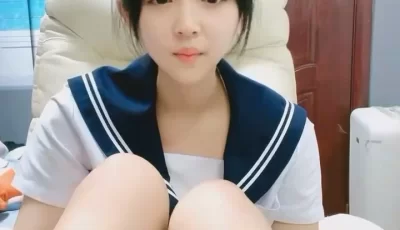 [自行打包] 清 純 乖 巧 鄰 家 妹 妹 新 買 的 學 生 制 服 [1v+619mb][百度盘]