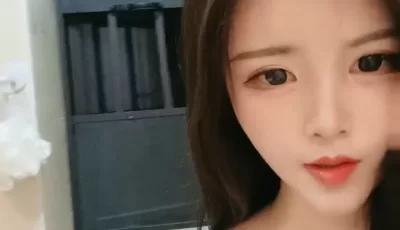 极品大奶风骚小美人露脸激情大秀直播，皮肤白皙高颜值...