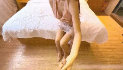 [转载搬运] 优雅气质尤物御姐女神 性感小高跟碎花裙小骚货，说被操... [2+1382MB][磁力链接]