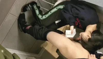 [转载搬运] 约学妹女友去试衣间口交要的就是刺激，最后射嘴里 [2v+237M][百度盘]