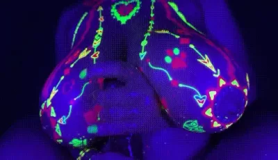 [转载搬运] OnlyFans[LilyKoti]霓虹灯大奶 [1v+710mb][百度盘]