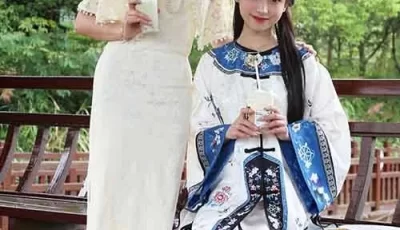 [转载搬运] 初夏女神-柒柒、双双~旗袍白丝姐妹花[120P+1V 965M百度网盘] [120p1v+965M][百度盘]