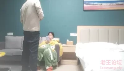 [转载搬运] 11-10小夏寻花约啪十八岁纹身嫩妹，年轻不太会叫床，小穴... [1V+1.02G][磁力链接]