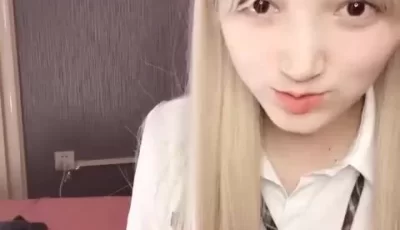 [转载搬运] jk装甜美少女，被胖大叔爆操，搞完还跳蛋伺候 [1+1g][百度盘]