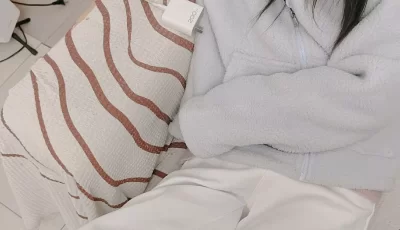 [转载搬运] 【某房泡良原创自拍】反差婊萝莉小女友，边打电话边挨操.. [6v+1g][百度盘]