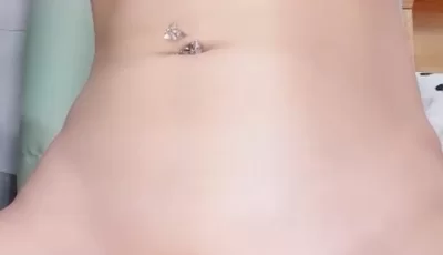 [自行打包] 干净白虎美穴！极品尤物女神，黑色网袜美腿，振动棒自... [1v+1.48g][百度盘]