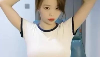 [自行打包] 运动系活力小姐姐,诱惑白丝,抓住大屌卖力吸允,跪坐在上... [1v+941m][百度盘]