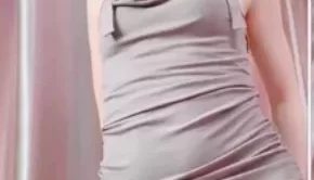 [自行打包] 网红美女包臀裙修长美腿，翘起屁股美穴，搔首弄姿，扣穴很享受 [1v+900M][百度盘]