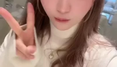 [转载搬运] ，推特60万粉，高颜值露脸，潮喷女神能玩能调易喷体 [多p+v+2.43G][百度盘]