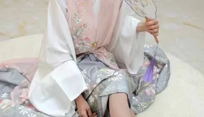 [转载搬运] 初夏女神-柒柒~古风肉丝美腿足秀[80P+1V 1.23G百度网盘] [80p1v+1.23G][百度盘]