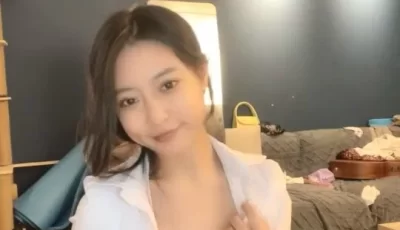 [转载搬运] 女神來襲初次下海直播，全程露臉聲音嗲嗲的很會誘惑狼... [2+1006MB][磁力链接]