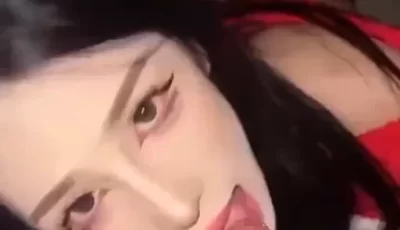 [转载搬运] 眉如柳叶春展,目似秋水盈盈，她给我含鸡吧的样子真是太... [v+48m][百度盘]