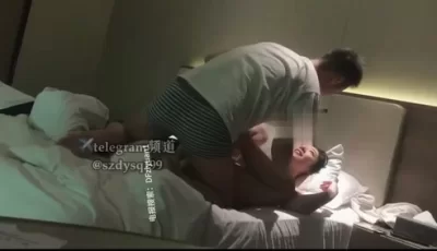 [转载搬运] looks超美反差清纯小姐姐，太美了，戴上眼镜好刺激，口交... [1V+2.62G][百度盘]