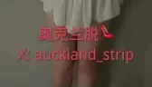骚妻爆乳裙展示极品身材 [00:31]