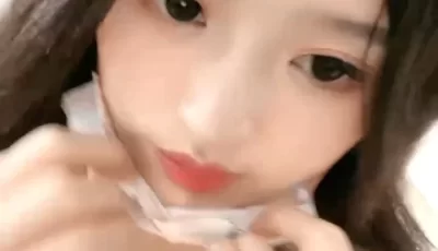 [转载搬运] 發育很不錯的小姑娘，身材哇塞奶挺屁股翹，絲襪情趣誘... [2+1167MB][磁力链接]